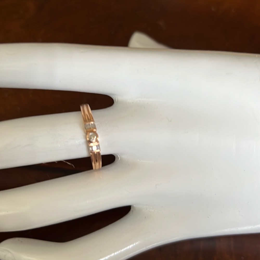 Gold diamond ring